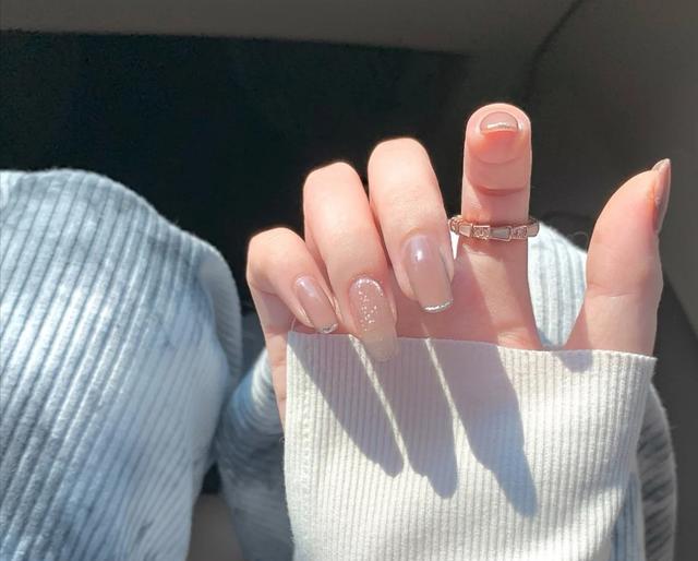 美甲|手黑做什么美甲好看？纯色经典，豹纹时髦，都很有格调