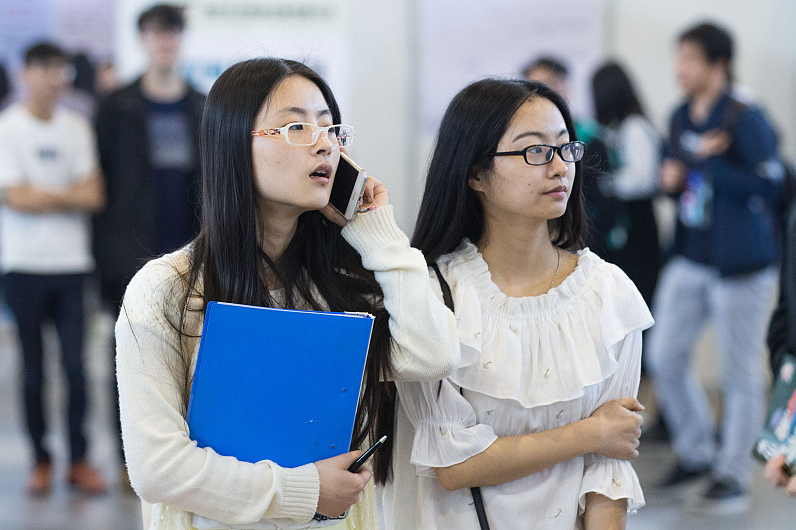 大学生|大学生供过于求，找工作变得困难，为何家长还是拼命供孩子上大学