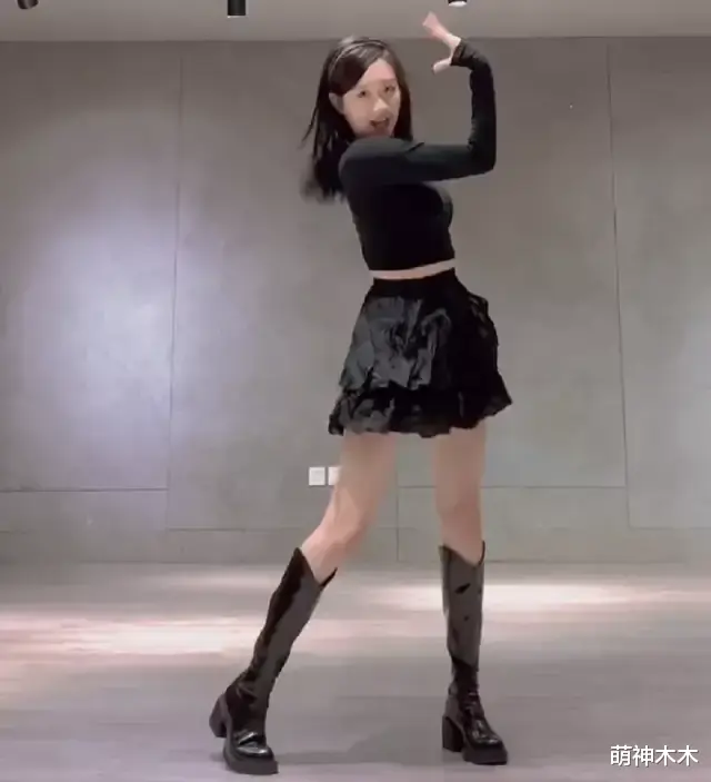 李子璇|26岁女星跳韩团擦边球舞蹈，没被骂反被夸，原来不全是动作问题