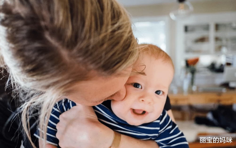 丽宝的妈咪|夏天吹空调,给小婴儿开26℃并非标准,根据实际情况来判断更合理