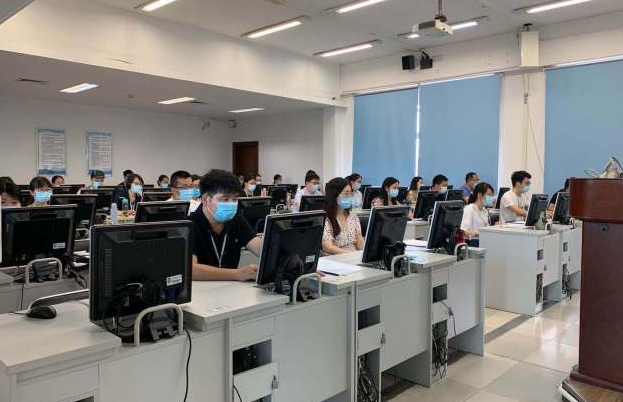 安妈育儿日|中传校花晒学习笔记，躲过了奶酪体、鲸落体，却没躲过“冯琳体”