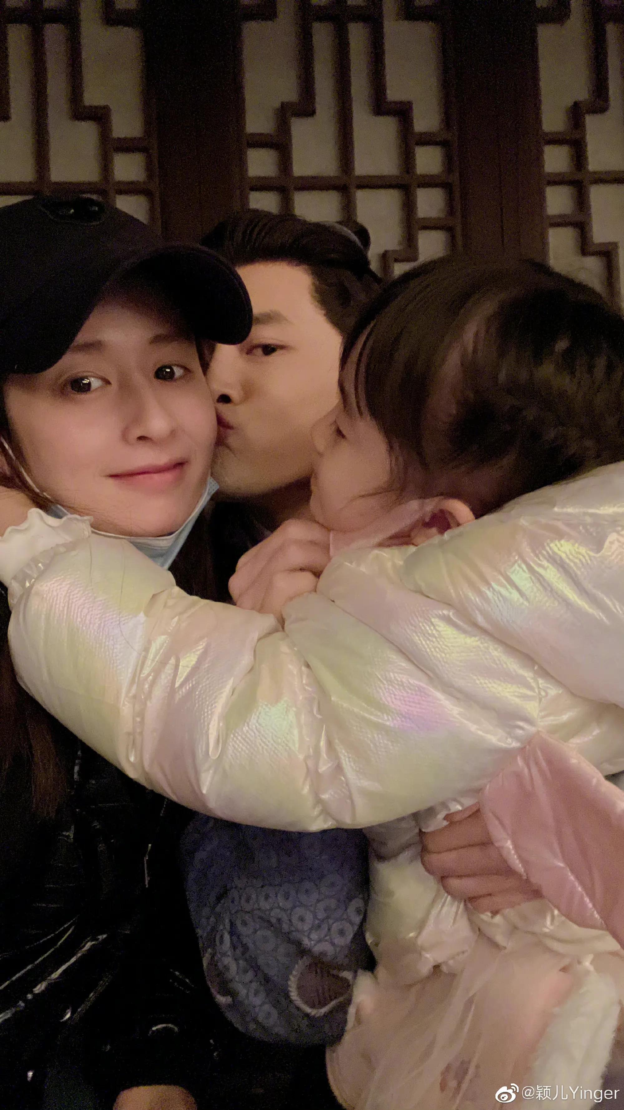 颖儿|颖儿晒全家福庆33岁生日，老公甜蜜送吻，3岁女儿侧颜精致甜美