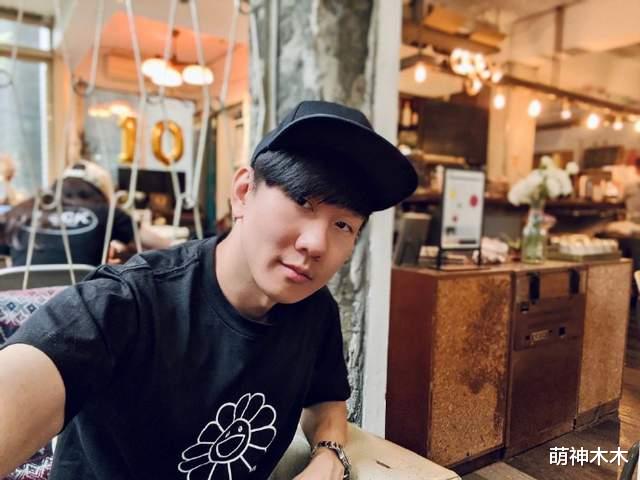 跨年|林俊杰懒理风波开心过圣诞节,女网友放话过完节就放年底大瓜