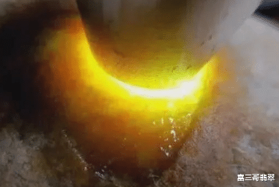 翡翠|翡翠赌石看雾秘诀：先看厚薄再看色，取舍有道终有得！