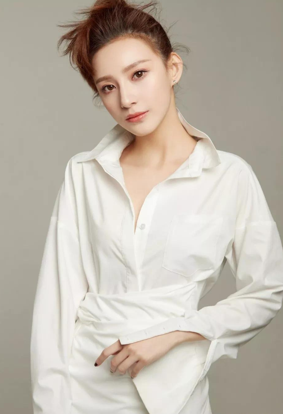 |央视美女主持人马凡舒，网友直呼：简直仙女下凡！怎么这么好看？