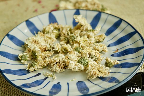 牙齿|秋季养生，服菊甚佳，菊花泡水有啥好处？怎么搭配比较好？