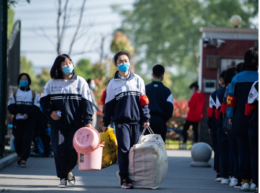 |“住校”VS“走读”，两者之间差距截然不同，别等高考过后才了解