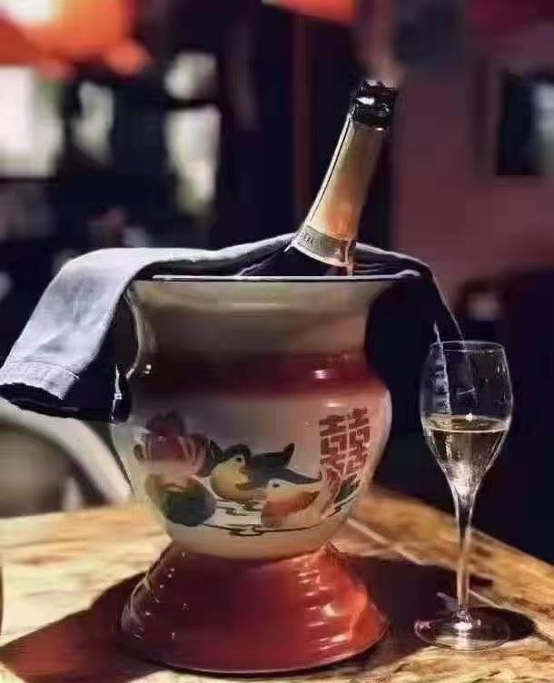 君武军事 尴尬！中国人上厕所用的东西，外国人用来装水果，还卖高价400元