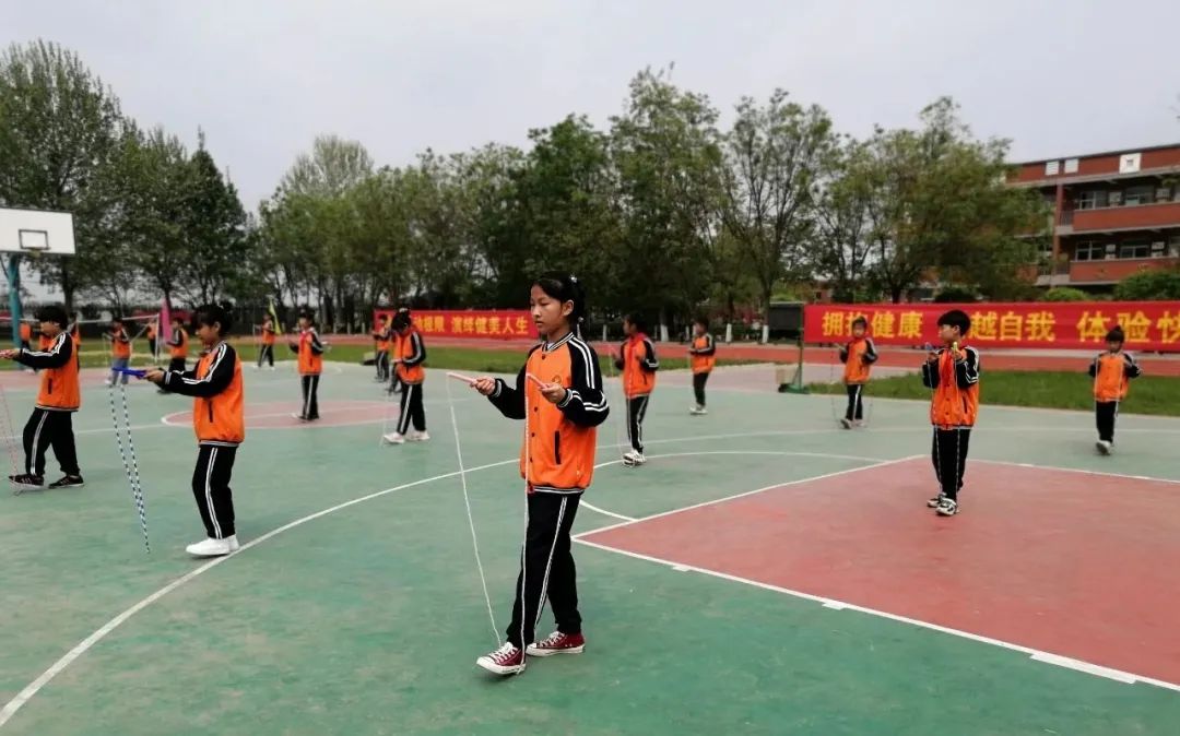 任澤區快報 任澤區大屯鄉中心小學舉辦校園花樣跳繩比賽