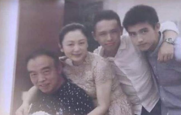 肖浩飞白|未婚先孕逼退倪萍，“上位”陈凯歌，陈红没你想得那么简单