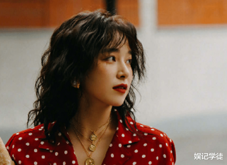 TVB|33岁阚清子新恋情实锤，与绯闻男友现身机场，两人互动亲密不避讳