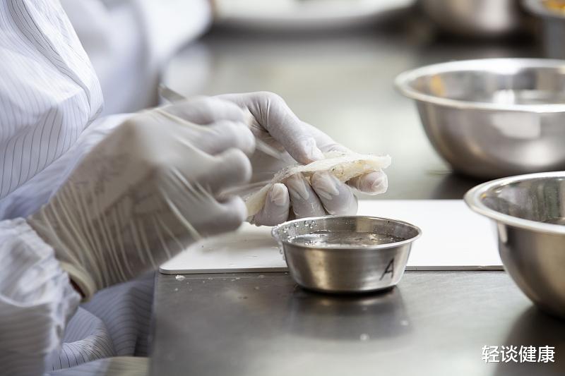 轻谈健康 孩子脾虚积食不能吃鱼肉？儿科医生：若想脾胃好，少吃3种食物