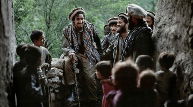 阿富汗|阿富汗游击战大师曾仔细学习中国革命史：2001年9月9日马苏德遇刺