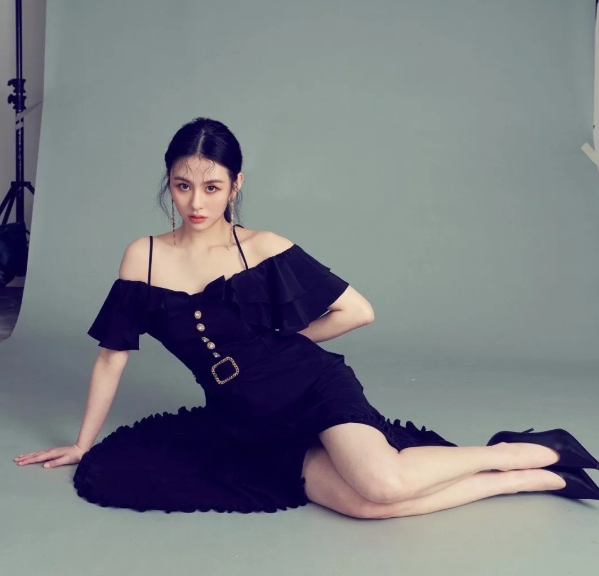 沈月|袁咏仪儿子神颜曝光！网友疯狂被圈粉：弟弟快出道吧！