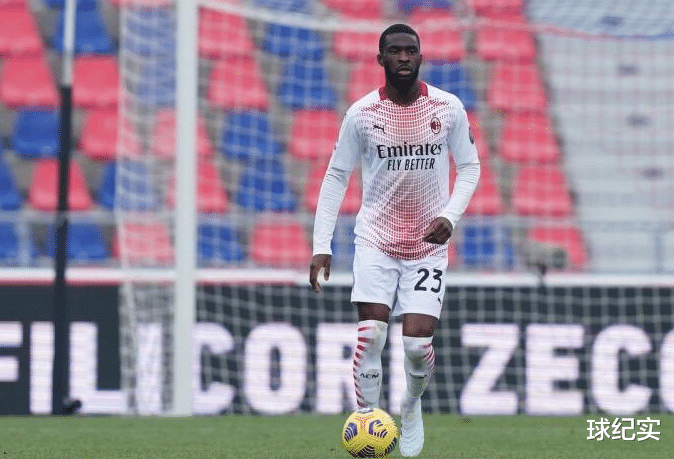 AC米兰|马尔蒂尼再立功，AC米兰收获强援，“白菜价”拿下顶级中卫