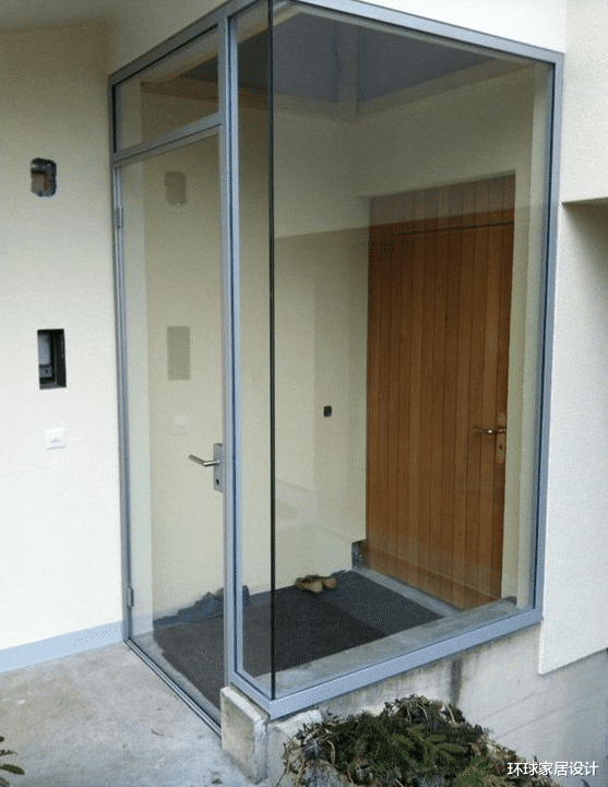 |买一楼可在门前装个玻璃房，省空间有下沉式效果，雨天超方便！