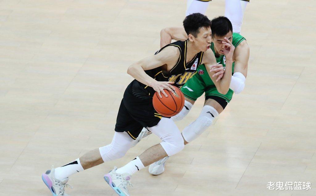 辽宁男篮|是时候杀鸡骇猴了！辽篮整风第一刀最该砍向他，杨鸣敢如此办吗？