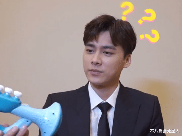 王一博|顶流男星颜值滑坡？千玺少年感减少，朱一龙显老态王一博脖子练粗