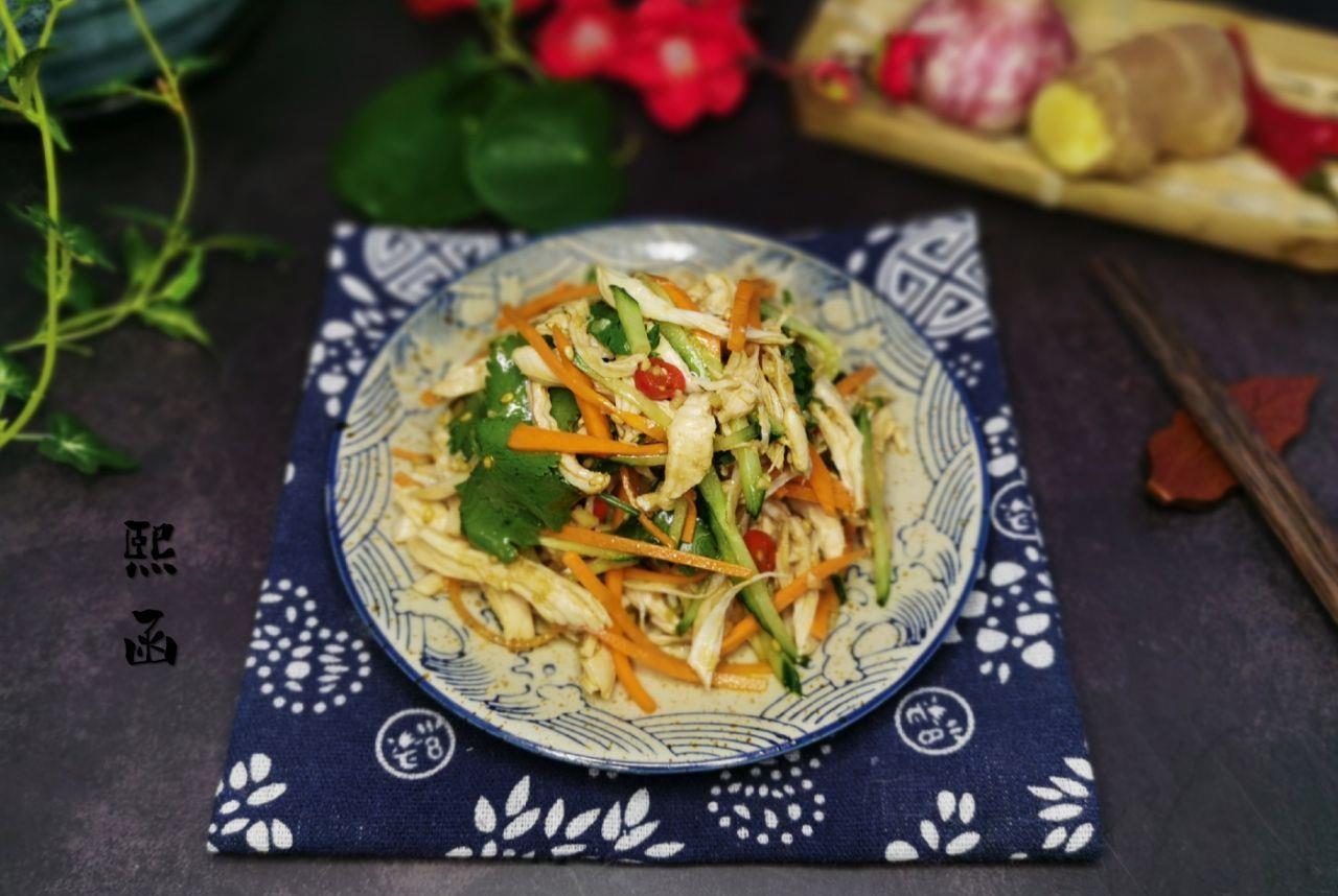 鸡胸肉|鸡胸肉的简单做法,一撕一拌鲜香滑嫩,低卡低脂,多吃不胖