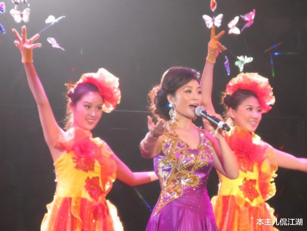 李丹阳|军旅歌手李丹阳：56岁仍未婚，没有宝宝成遗憾，和母亲生活在一起