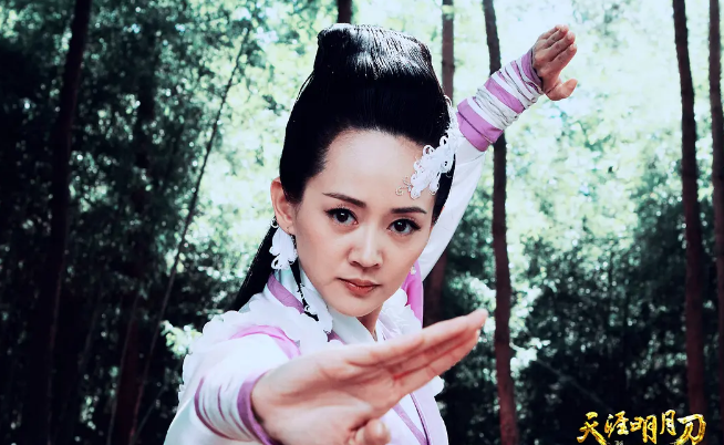 天涯明月刀|还记得《天涯明月刀》的明月心吗？《司藤》里演大妈，毫无违和感