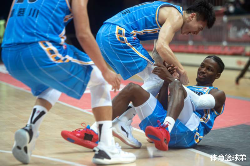 首钢集团|总冠军你哪里走，你也该属于首钢了，因为秦晓雯与周琦即将联手！