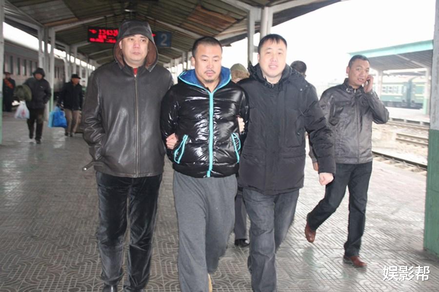娱乐圈|他是最强逃犯，潜伏娱乐圈13年，出演60多部作品，走红后被捕
