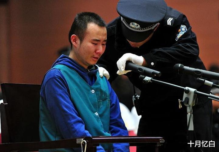 十月忆白 大学生开车撞人后,不救人反刺死,律师:一念之差,属于激情杀人