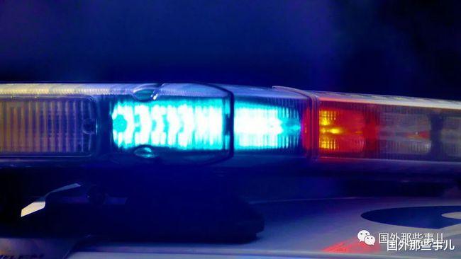 警察 酒店房间发现一名女警的尸体，死者边上写着一行字