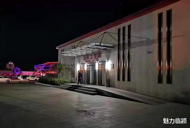 魅力临颍 临颍:南街村建的这个卫生间,很“豪华”,被网友戏称为五星级