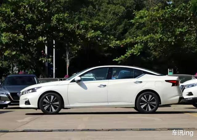 日产天籁 曾被凯美瑞碾压的天籁，8月狂揽1.5万辆！首超凯美瑞，车主：够便宜