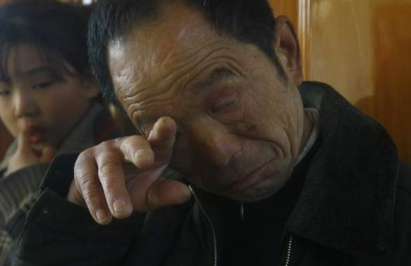 歪妈亲子故事|“老伴去世后,儿女就不回家看看了”,70岁老父亲的无奈,很现实