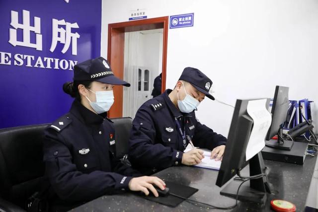 南充新闻网 「就地过年」倾听丨“双警”夫妻的新婚年