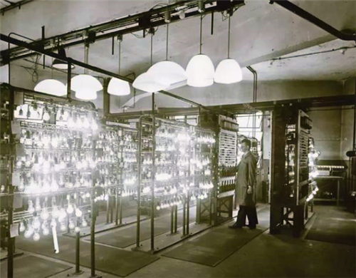 欧司朗|一颗白炽灯泡，原本可以亮100年，背后却是鲜为人知的奸商阴谋