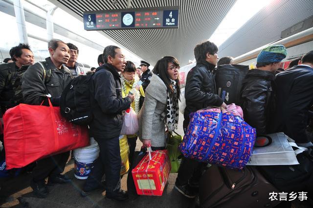 农言乡事 春节临近！“年前不回、年后返乡”的现象又出现了，这是咋回事？