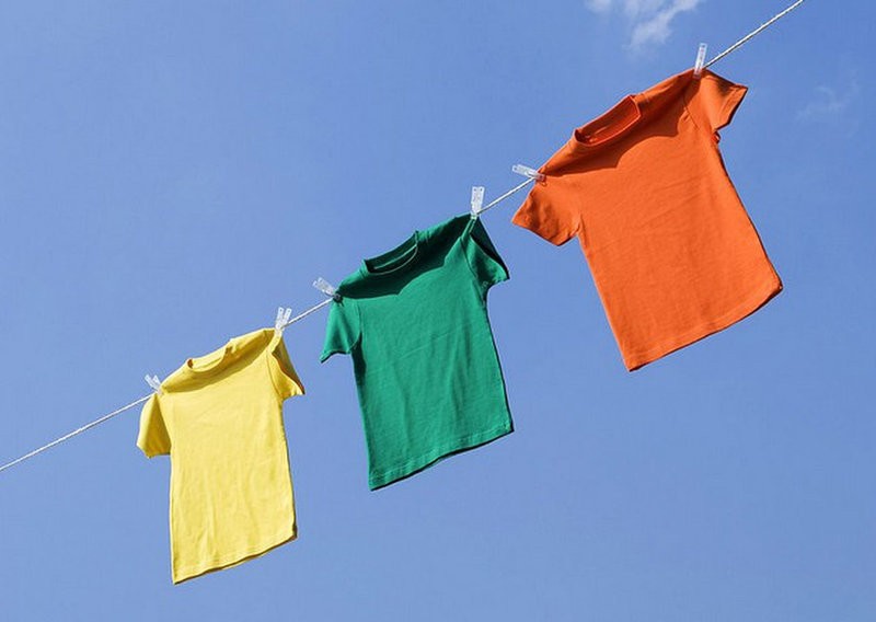 晨昏|孩子的衣服别在阳台“过夜”,并非老一辈迷信,3个原因伤不起