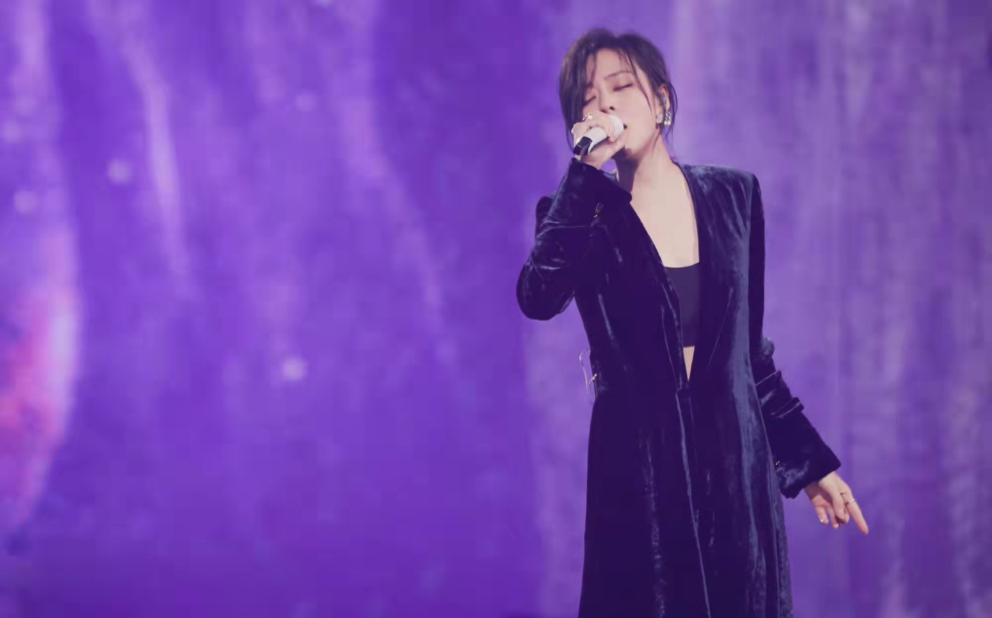 可彡个人形象管家 张靓颖新歌《一生一次心一动》上线，《斛珠夫人》情愫难解