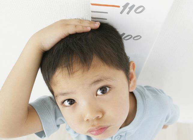 小雪妈妈育儿|能长“大高个”的孩子，通常会有3个特征，快看看你家孩子中了没