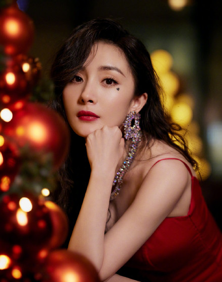 刘恺威|刘恺威近况曝光显落魄，现身农村商演捞金，被指与前妻杨幂差距大