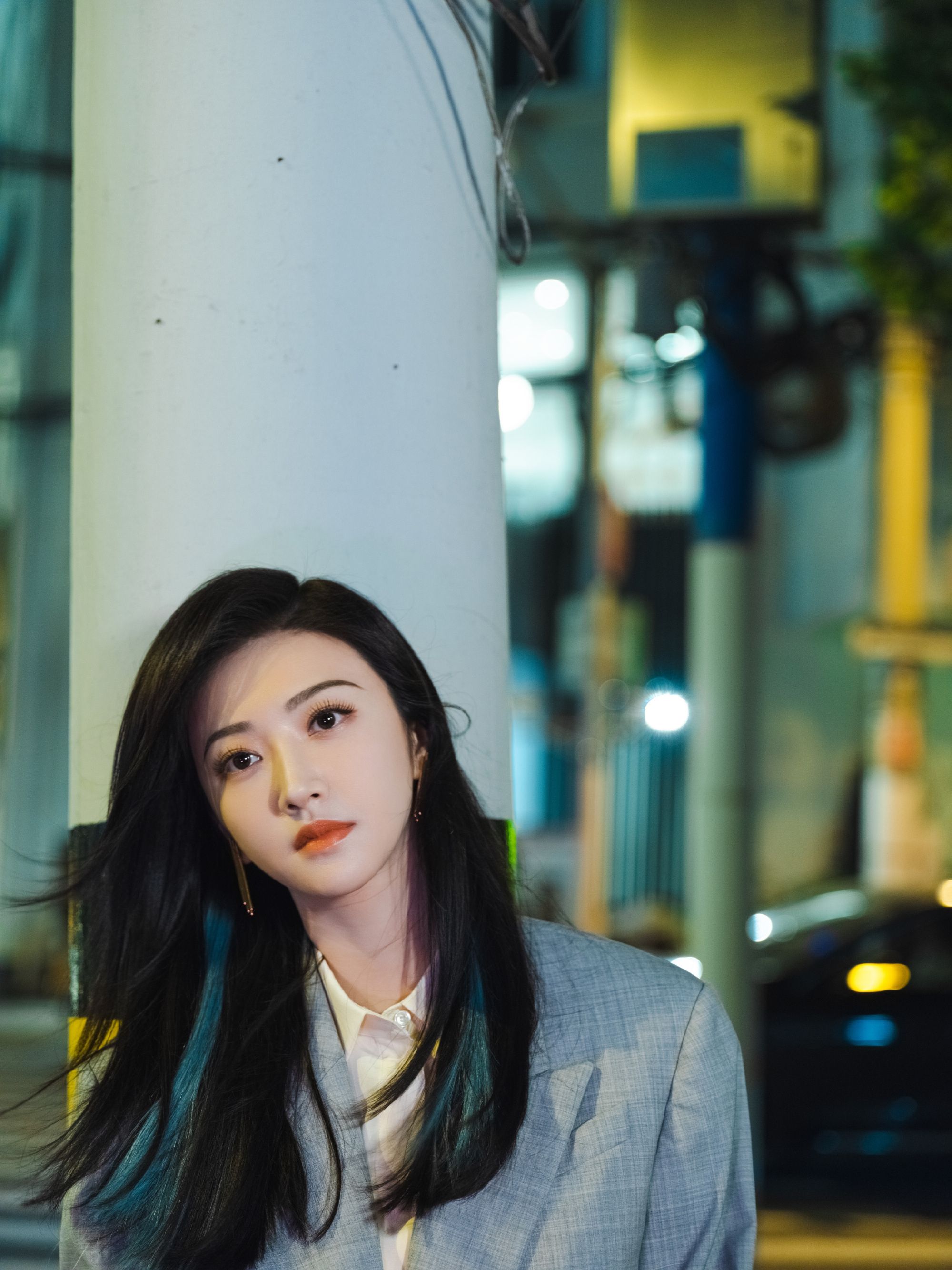 浙江省|被景甜的新造型惊艳到了!穿灰色西装演绎职场女王,美得挪不开眼