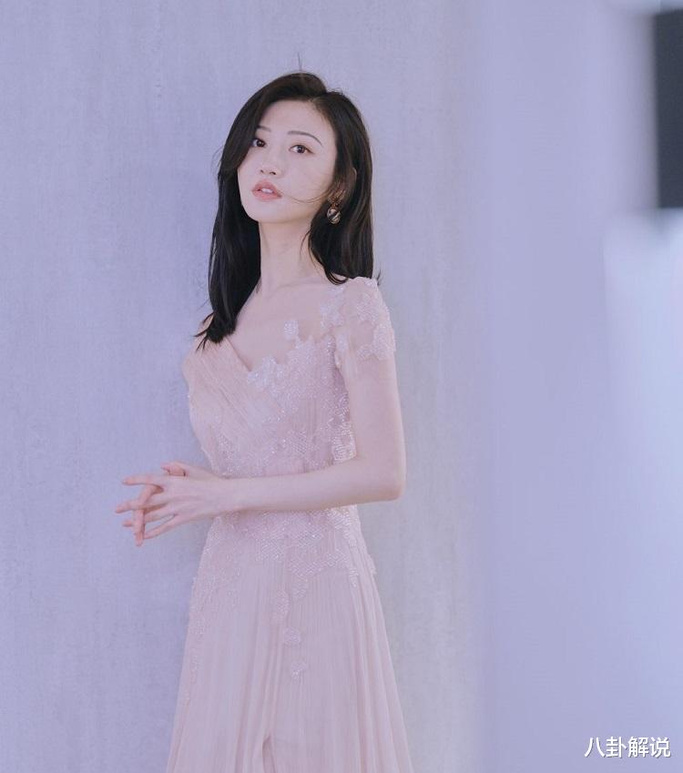 景甜|同样是被嘲捧不红，景甜凭借《司藤》火了，她又一部新剧扑了