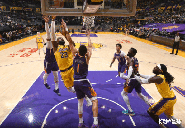 湖人队|湖人耻辱之战，詹姆斯真的怒了，赛后直接离场！输球最大罪人并不是戴维斯