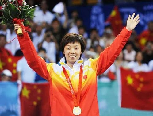 张怡宁|为什么大魔王张怡宁巅峰时期会有很长一段时间没有世界排名呢？