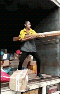 短发 “谁能告诉我这个洞的用处吗？”
