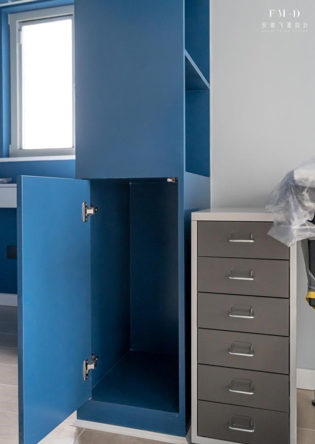 收纳不靠打柜子,门洞垭口各掏一个壁龛,打开是藏书阁、是零食柜