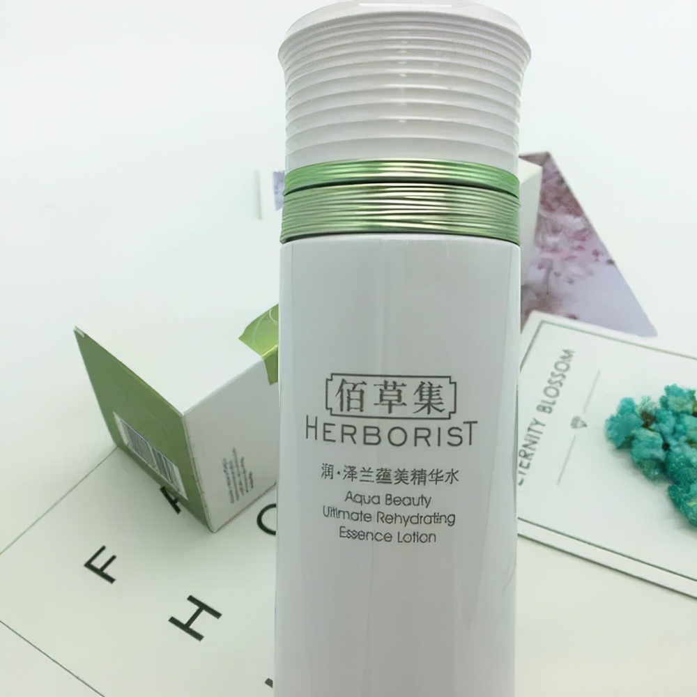 化妆水 热门化妆水：平滑触感，吸收之后的皮肤真的是软嫩透亮
