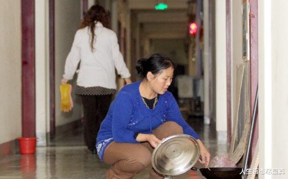 天价彩礼 农民工在公厕娶妻生子，一住就是5年：敢想敢做，一切皆有可能