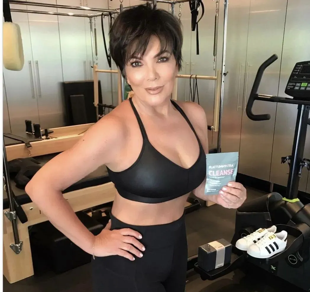 女孩|卡戴珊家族未P泳照曝光,好身材都是假的?网友:看完舒服多了!