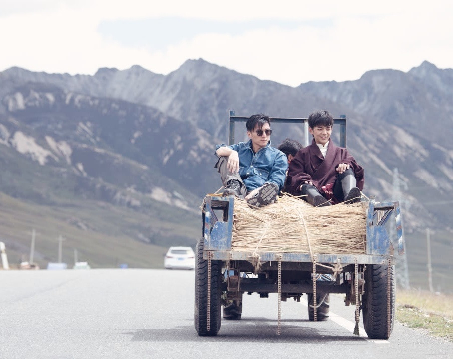 西游记|丁真是“耽美”体质？先后和黄晓明、谢霆锋录综艺，离别时太伤感