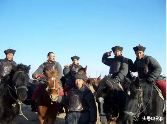 反派|《悬崖之上》这反派圈粉！承包全片笑点，演戏最惨时身上仅4毛钱